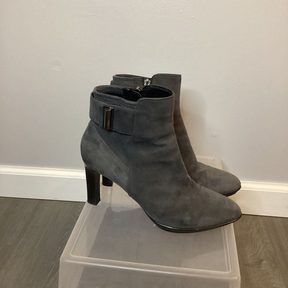 AQUATALIA Rochelle Heeled Gray Suede Booties Platform Boots Pointed Toe Size 8.5